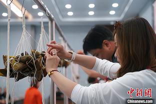 统治力十足！浓眉全场获得14次罚球机会 比猛龙全队多1次